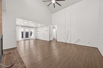 12131 Ella Lee Ln in Houston, TX - Building Photo - Building Photo