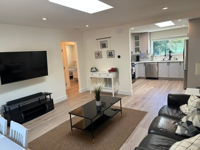 323 Casa Loma Rd, Unit A in Morgan Hill, CA - Foto de edificio - Building Photo