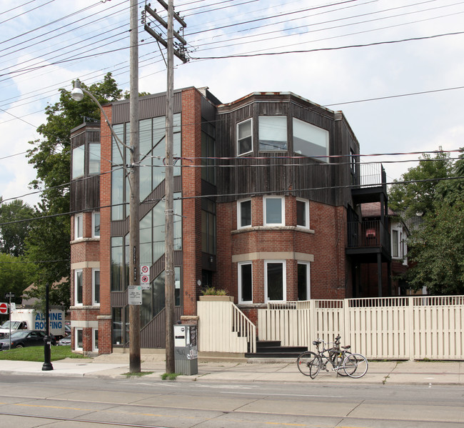 976 College St in Toronto, ON - Building Photo - Primary Photo