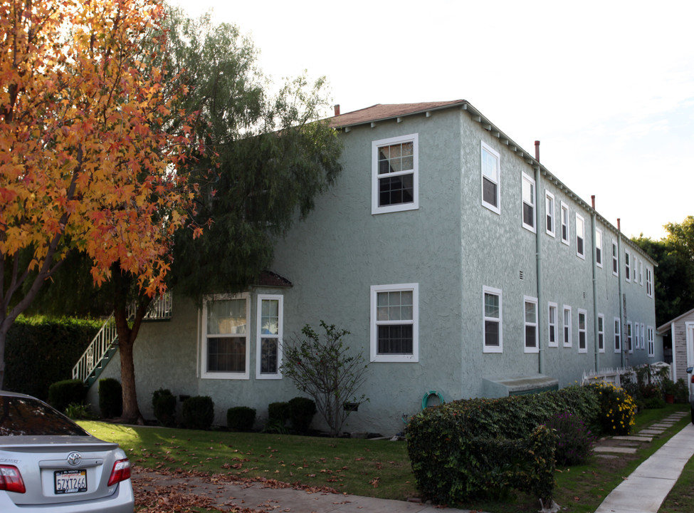 811 Ohio Ave in Long Beach, CA - Building Photo