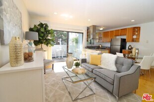 1930 N Vermont Ave in Los Angeles, CA - Building Photo