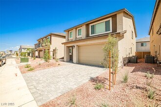 7428 Legacy Pt St in Las Vegas, NV - Building Photo - Building Photo