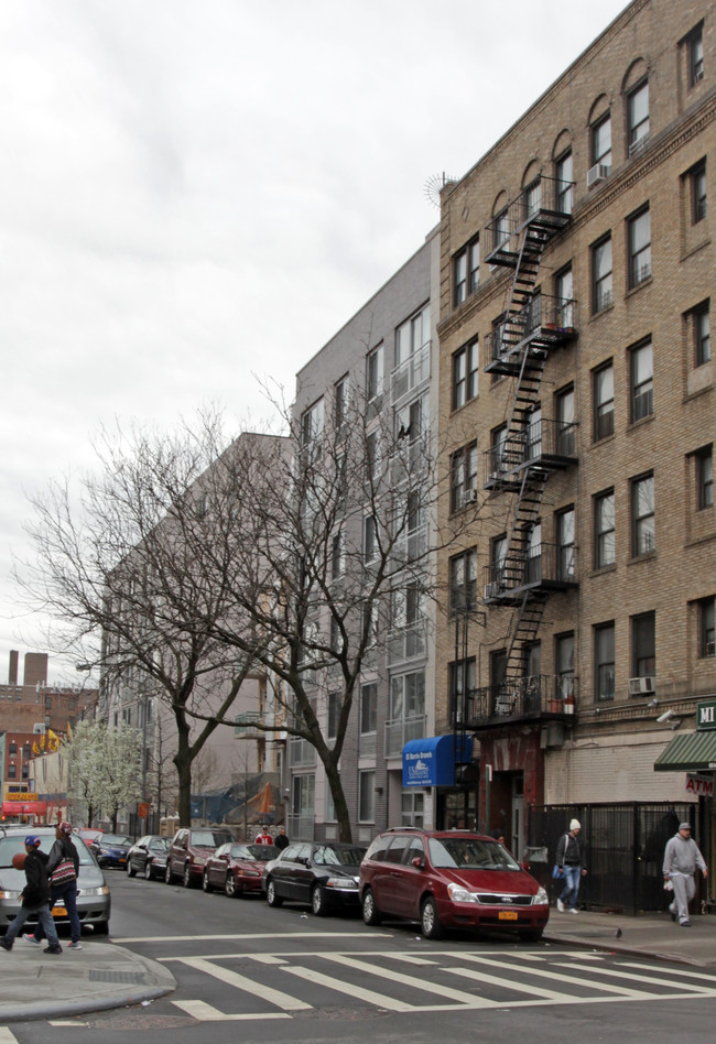 160 E 117th St in New York, NY - Foto de edificio - Building Photo