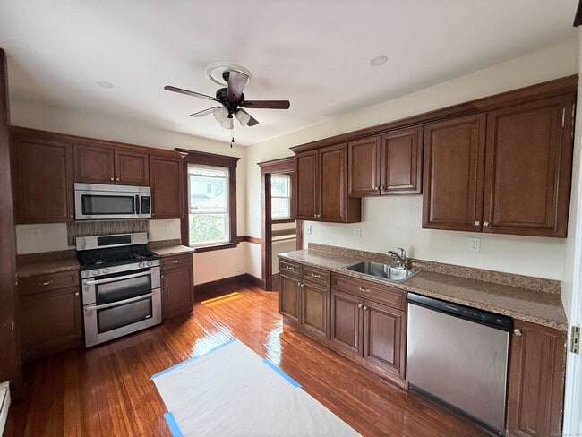 1397 Ella T Grasso Blvd in New Haven, CT - Building Photo - Building Photo