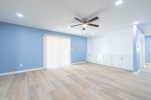 707 Norwood Ln in Hearne, TX - Building Photo