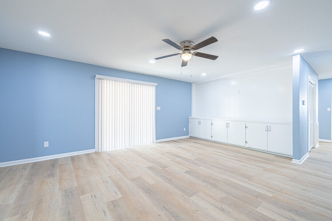 707 Norwood Ln in Hearne, TX - Building Photo