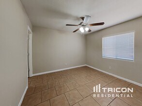 7302 W Heatherbrae Dr in Phoenix, AZ - Building Photo - Building Photo
