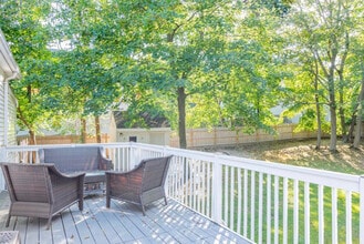 1104 Pleasant St in Weymouth, MA - Foto de edificio - Building Photo