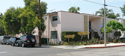 8803 Etiwanda Ave in Northridge, CA - Building Photo - Building Photo