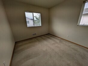 2170 Charles Street Unit C in Dupont, WA - Building Photo - Building Photo