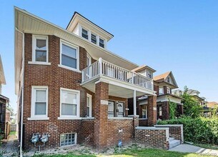 1045 Casgrain St in Detroit, MI - Building Photo - Building Photo