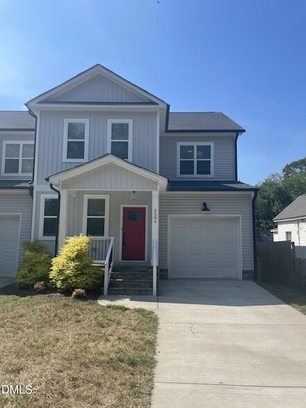 208 W Sycamore St, Unit A in Zebulon, NC - Building Photo