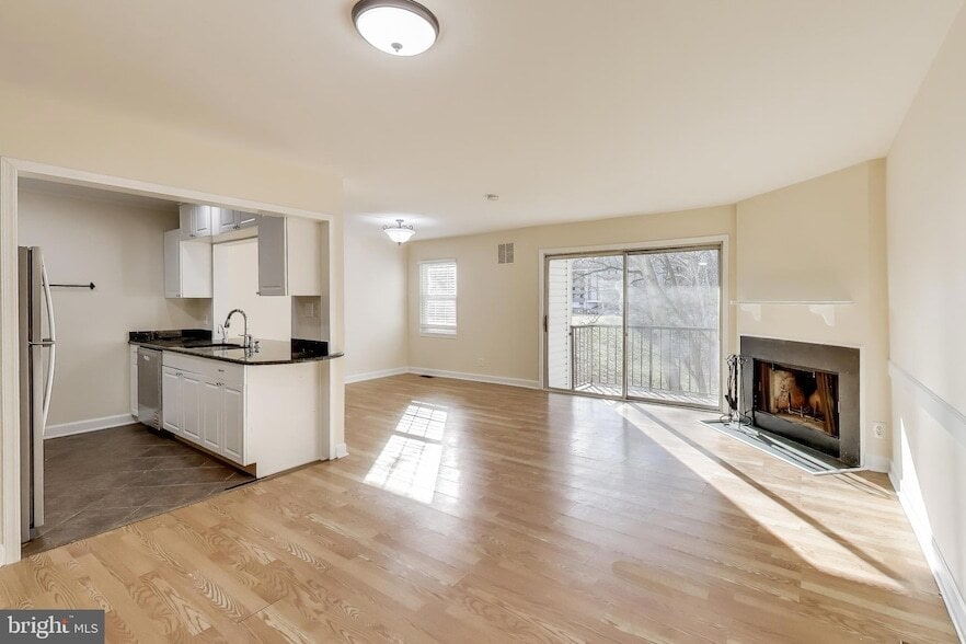 10408 Parthenon Ct, Unit #207 in Bethesda, MD - Foto de edificio