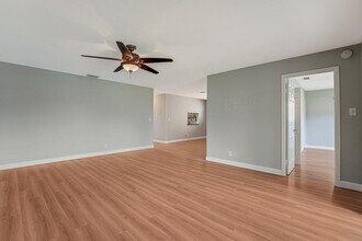 104 Lake Helen Dr in West Palm Beach, FL - Building Photo - Building Photo