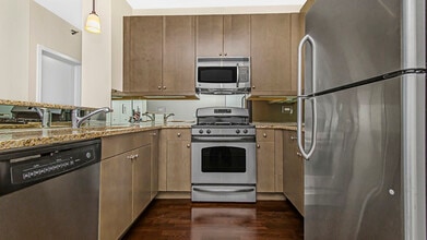 125 S Green St, Unit 501a in Chicago, IL - Foto de edificio - Building Photo