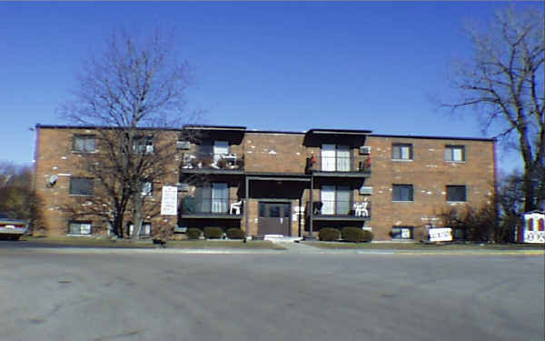 Maple Point Apartments in Waukegan, IL - Building Photo