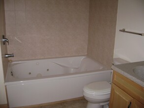 360 W Washington Ave, Unit G1 in Madison, WI - Building Photo - Building Photo