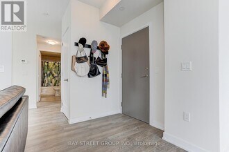 99-2299 John St in Toronto, ON - Building Photo - Building Photo