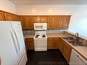 613 S Woodson Ln in Gardner, KS - Building Photo - Building Photo
