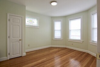 989 Boylston St in Newton, MA - Building Photo - Building Photo