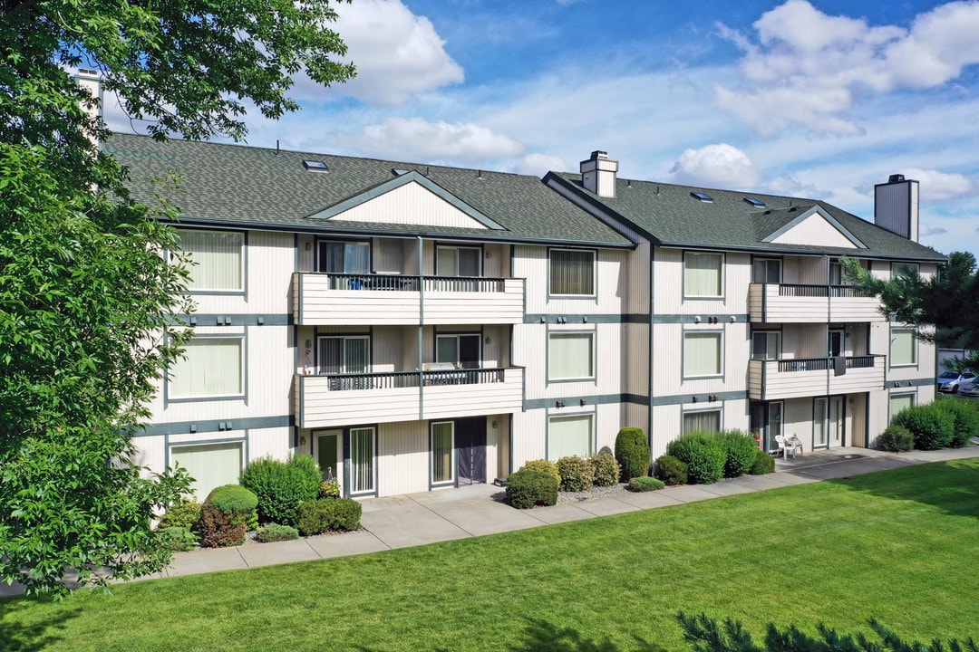 Cedar Creek Village I in Spokane, WA - Foto de edificio