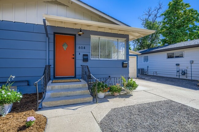 604 Colorado St, Unit B