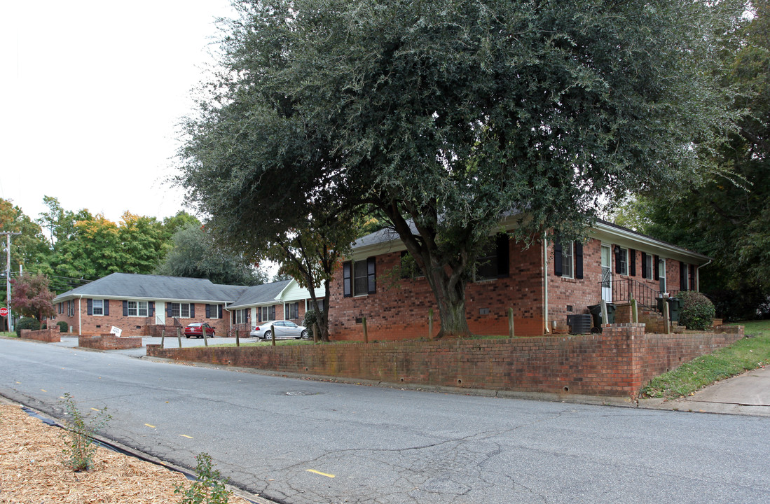 101 W 4th Ave in Lexington, NC - Building Photo