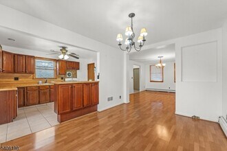 27 E Madison Ave in Clifton, NJ - Foto de edificio - Building Photo