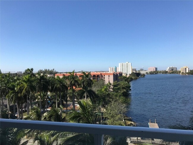 5099 NW 7th St in Miami, FL - Building Photo - Building Photo