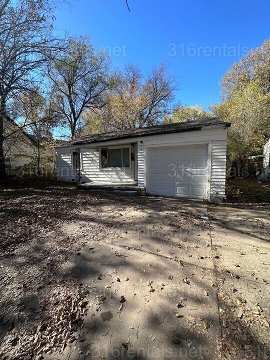 1161 Richmond S in Wichita, KS - Building Photo