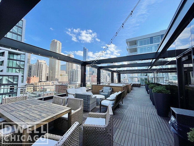 640 N La Salle Dr, Unit 304 in Chicago, IL - Foto de edificio - Building Photo