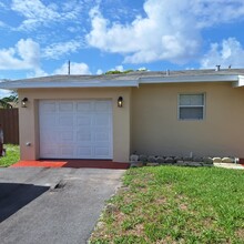 455 Bayberry Dr in West Palm Beach, FL - Building Photo - Building Photo