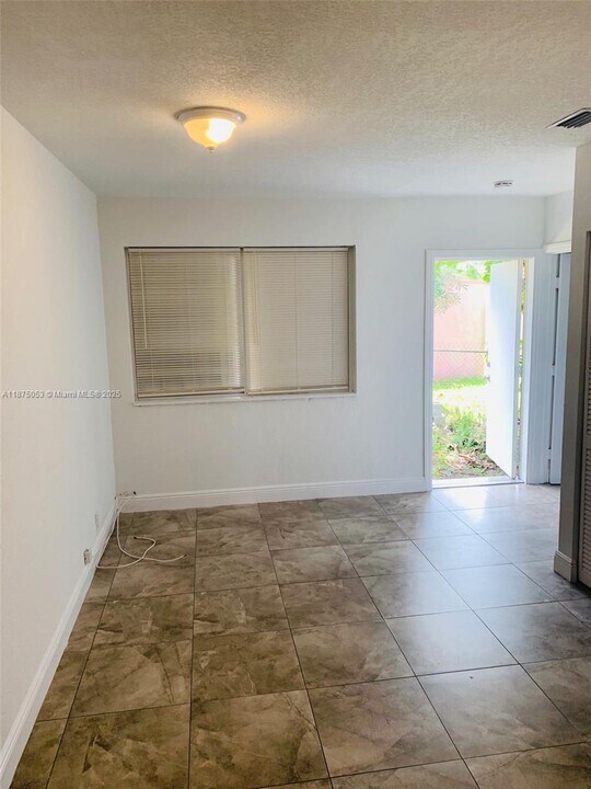 4240 NW 12th Ave in Miami, FL - Building Photo