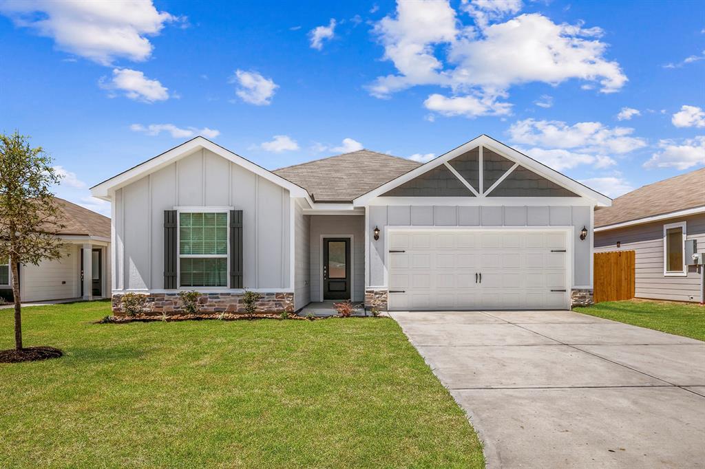 10419 Red Cardinal Dr in Cleveland, TX - Building Photo