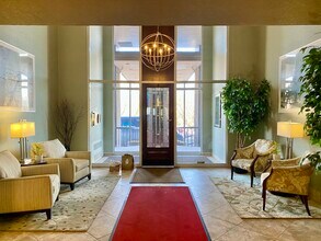 1919 N Summit Ave in Milwaukee, WI - Building Photo - Building Photo