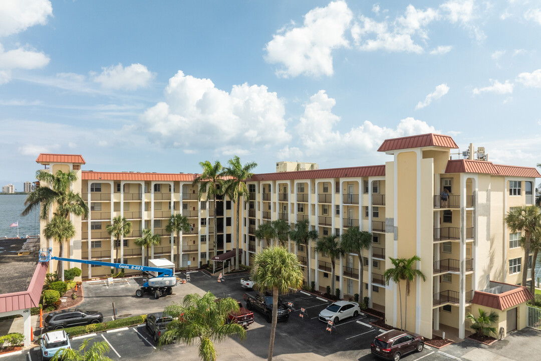 Paradise Harbour South in North Palm Beach, FL - Building Photo