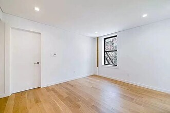 209 Mulberry St, Unit 5C in New York, NY - Building Photo - Building Photo