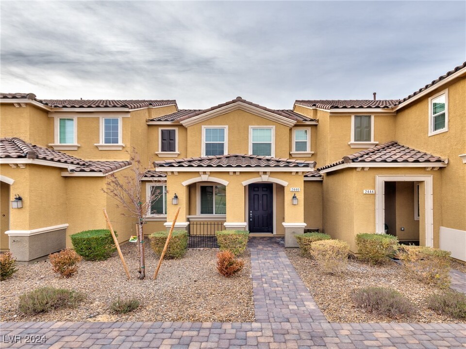 2446 Bagnara Pl in Henderson, NV - Building Photo