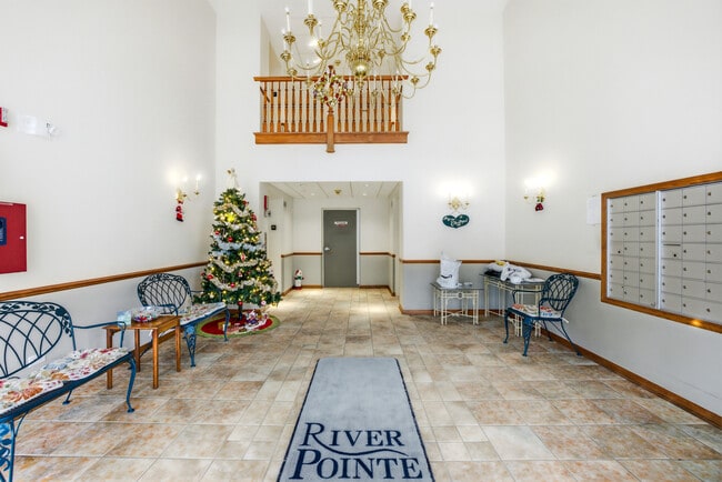 650 S River Rd in Des Plaines, IL - Building Photo - Building Photo