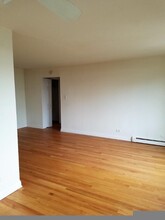 3710 N Pine Grove Ave, Unit 418 in Chicago, IL - Building Photo - Building Photo