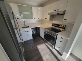 9138-9183 83 Ave NW in Edmonton, AB - Building Photo