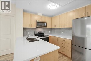 301 Westmount Rd W in Kitchener, ON - Building Photo
