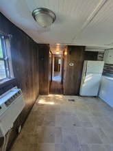 11 Moore St in Waverly, VA - Foto de edificio - Building Photo