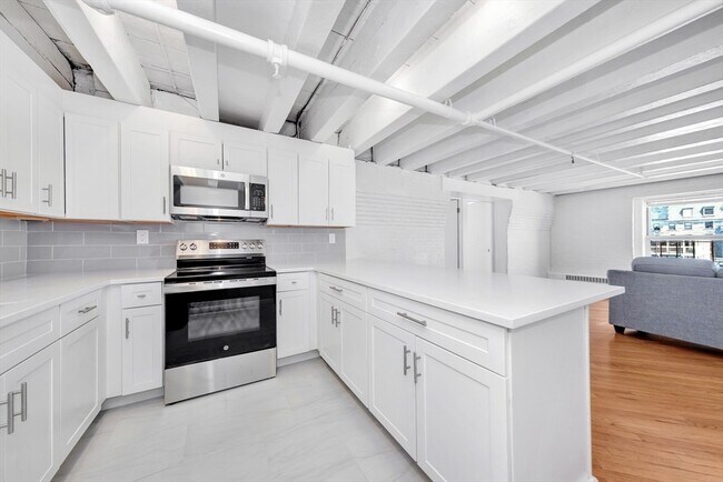 33 Commercial Wharf, Unit 3 in Boston, MA - Building Photo - Building Photo