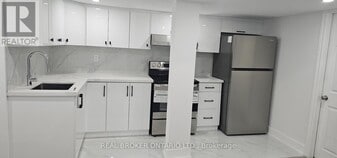 1296 Ellenton Crescent in Milton, ON - Building Photo