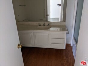 4304 Park Corona in Calabasas, CA - Building Photo - Building Photo