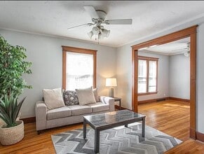 2330 Sumner St, Unit 1 in Lincoln, NE - Foto de edificio - Building Photo