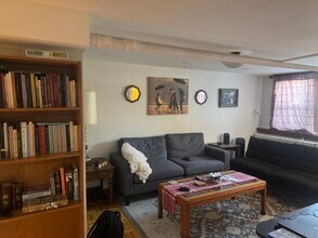 5317 W Newport Ave, Unit Garden Unit #1 in Chicago, IL - Building Photo - Building Photo