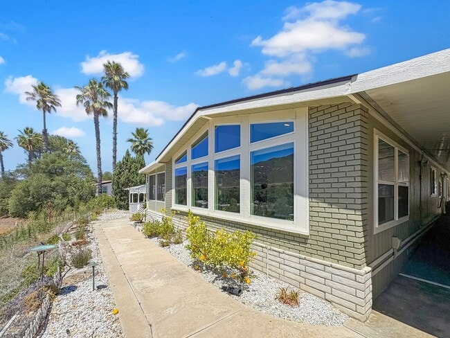 8975 Lawrence Welk Dr in Escondido, CA - Building Photo - Building Photo