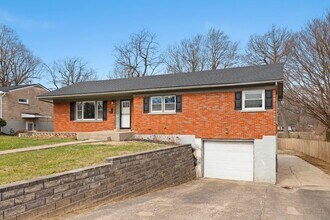 562 Lone Oak Dr in Lexington, KY - Building Photo - Building Photo